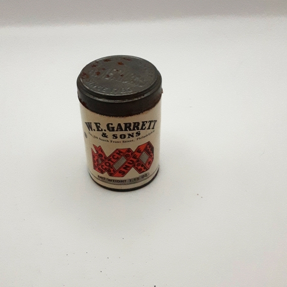 Vintage W. E. Garrett and Sons Snuff Tin - Picture 1 of 10